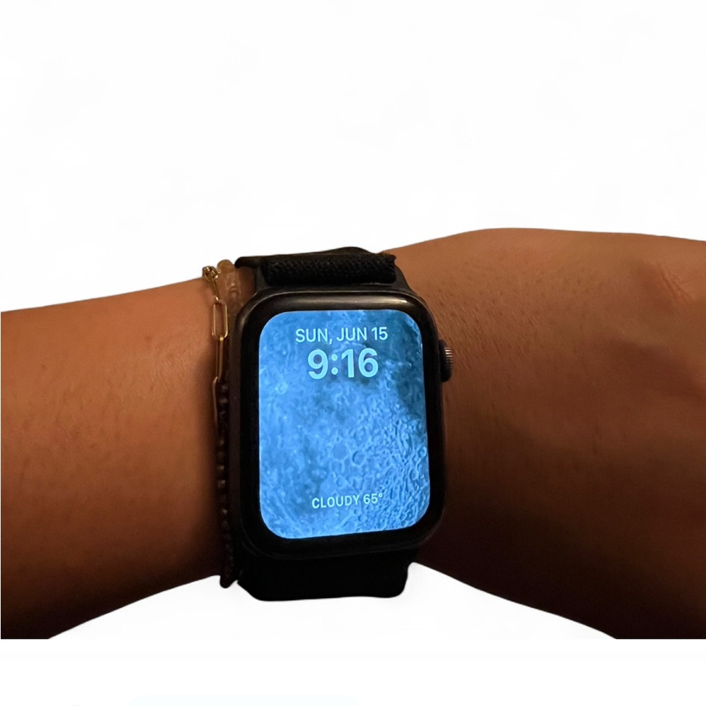 Apple Watch Series 5 (GPS, 44MM) - Space Gray Aluminum